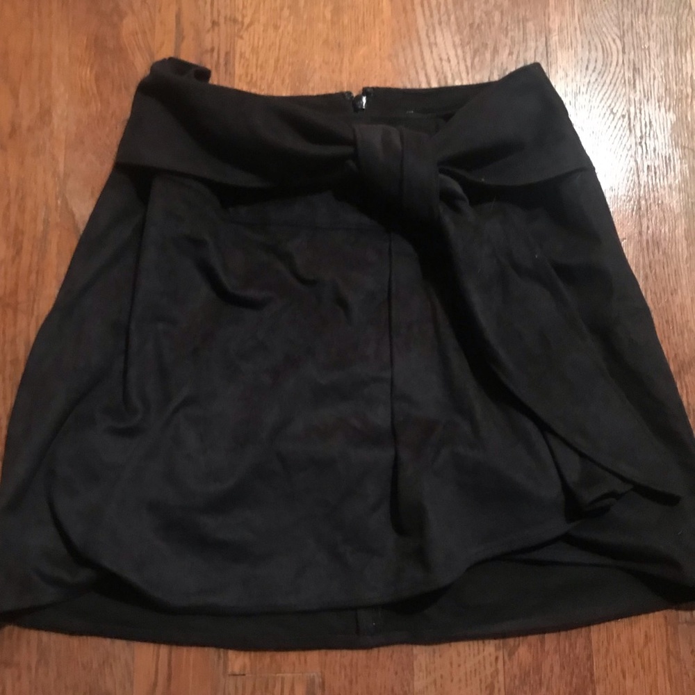 Black velvet Express mini skirt